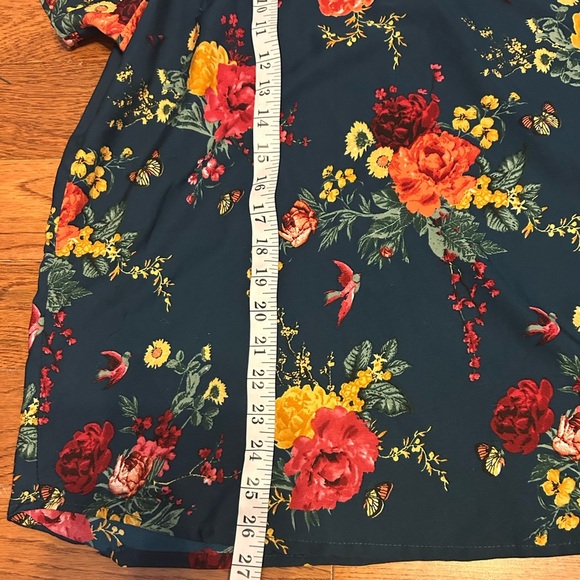 Live 4 Truth Women's Floral Ruffle Sleeve Open Shoulder Blouse Size XL - Picture 7 of 8